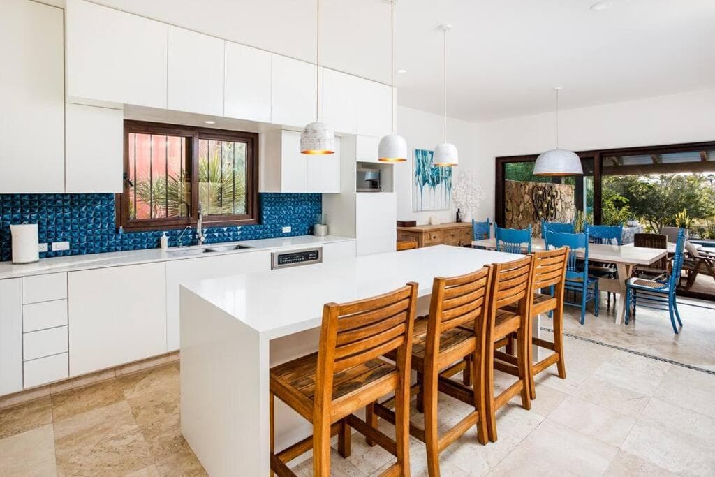 LA ROCA 8 min WALKING DISTANCE TO THE BEACH — 21