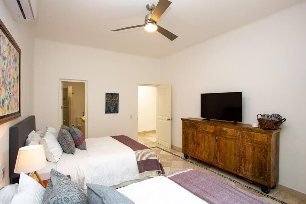 LA ROCA 8 min WALKING DISTANCE TO THE BEACH — 30
