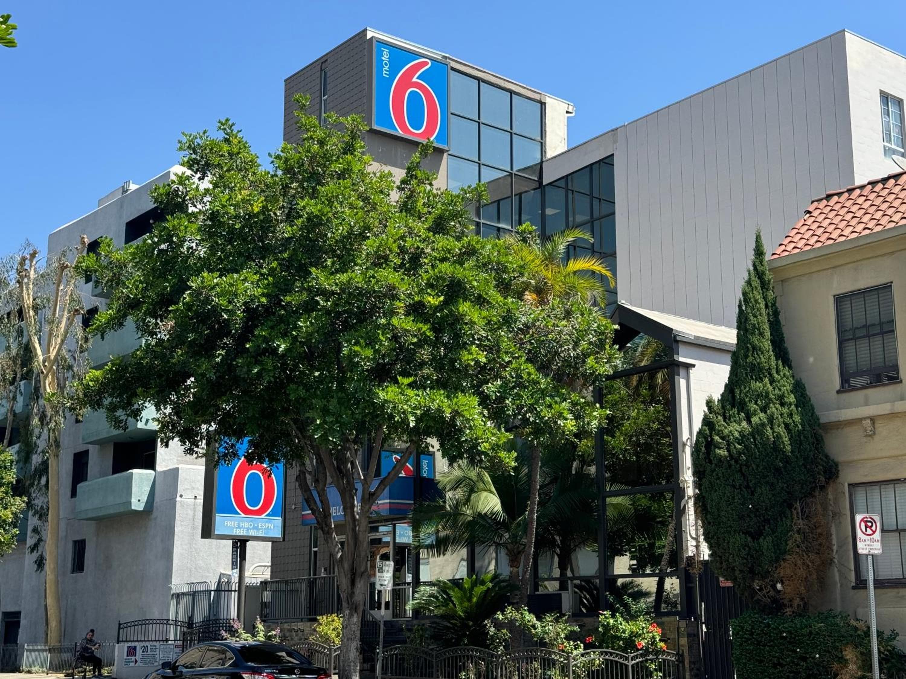 Motel 6 Hollywood — 20