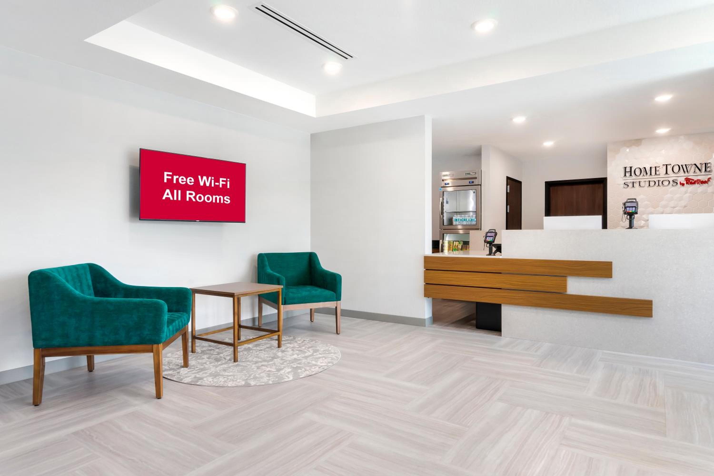 HomeTowne Studios by Red Roof Tampa - Airport — 11