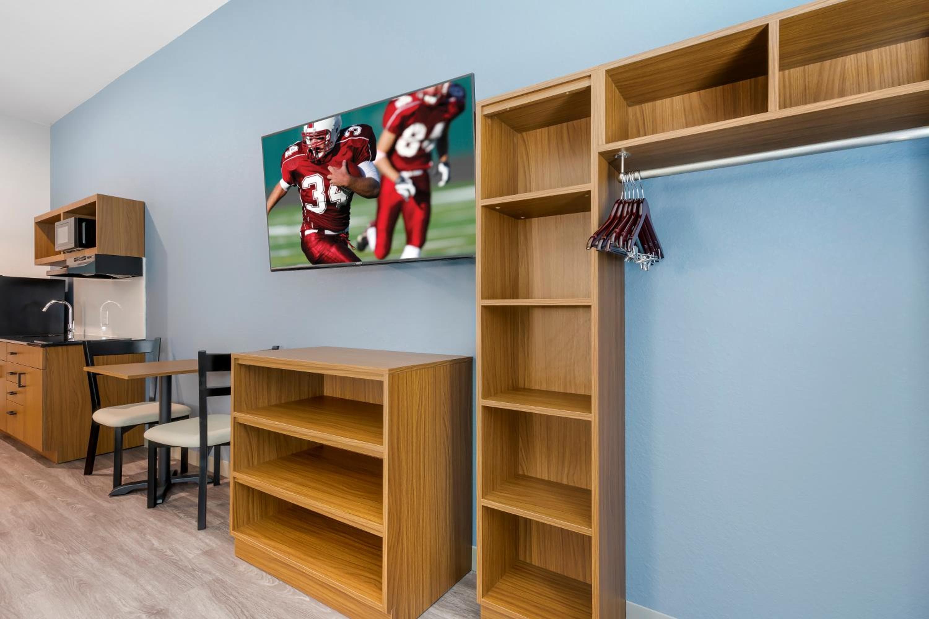 HomeTowne Studios by Red Roof Tampa - Airport — 30