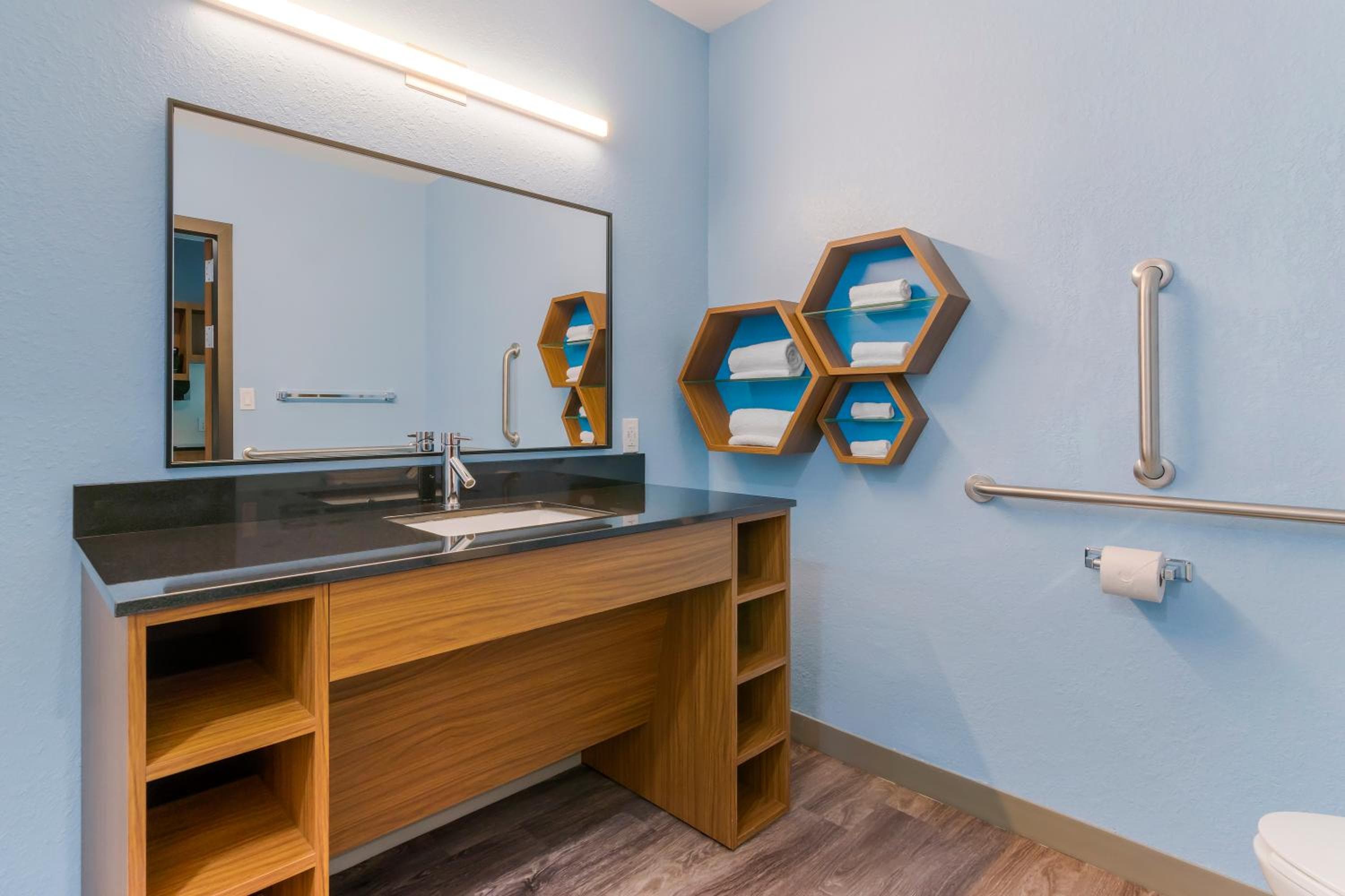 HomeTowne Studios by Red Roof Tampa - Airport — 28