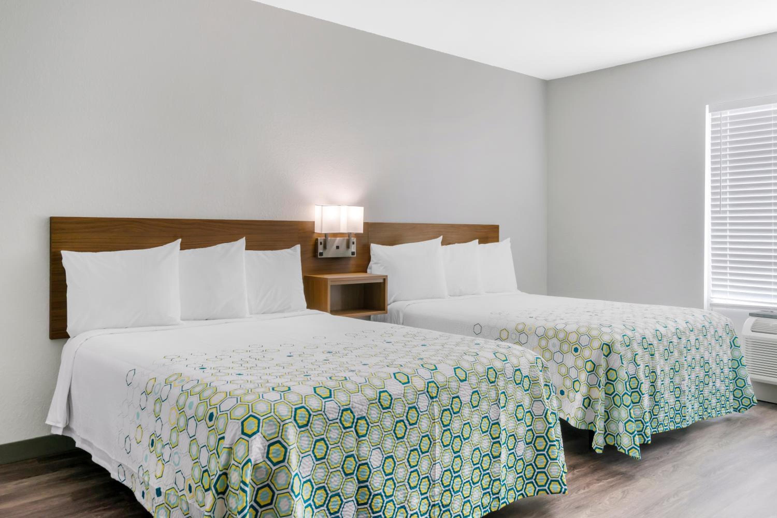 HomeTowne Studios by Red Roof Tampa - Airport — 23