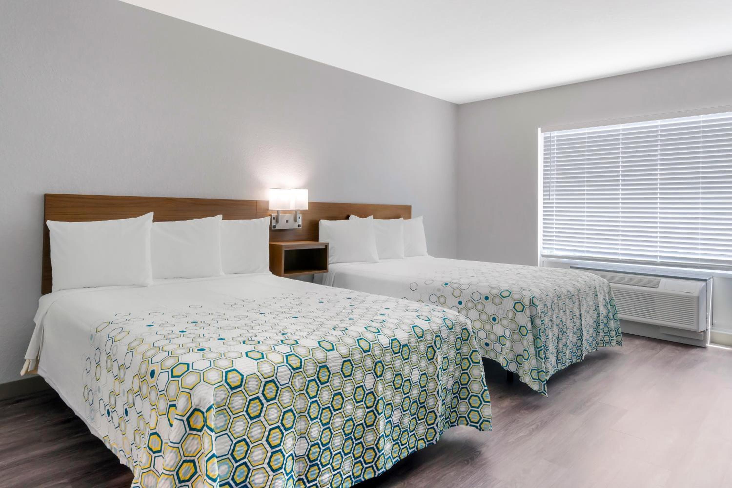 HomeTowne Studios by Red Roof Tampa - Airport — 20