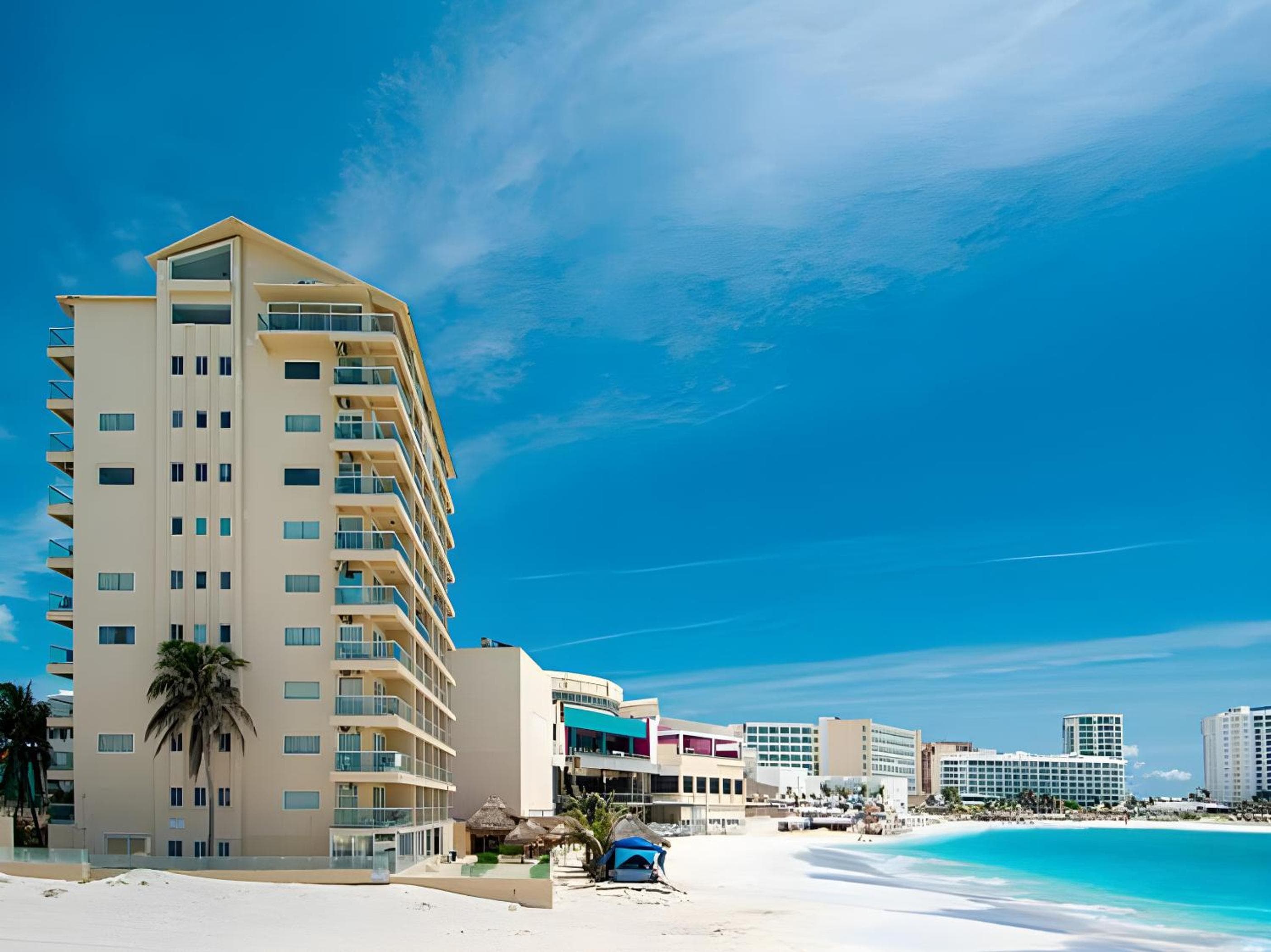 Paradise Beachfront & Nightlife Heart — 1