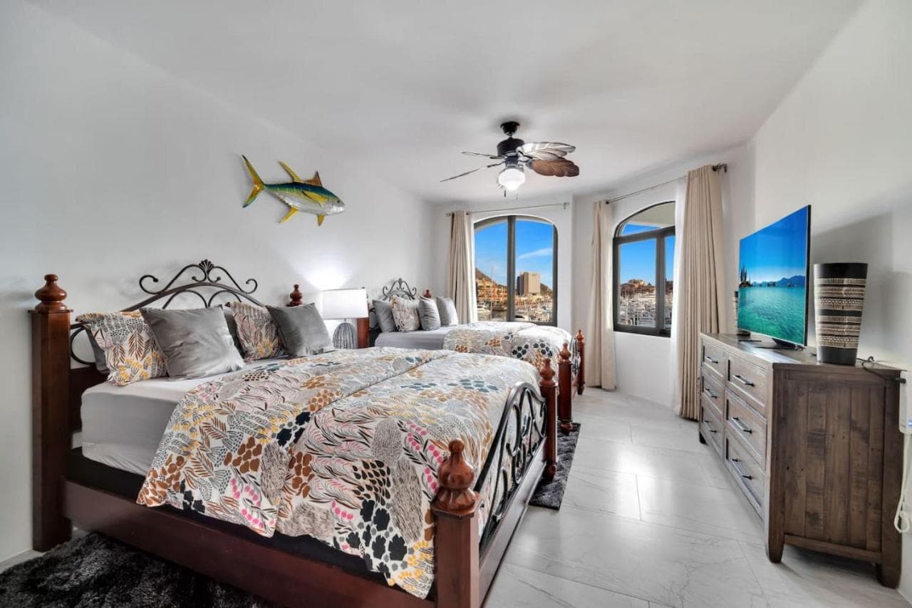 Completely Remodeled 2BD-2BA Plaza Bonita — 4