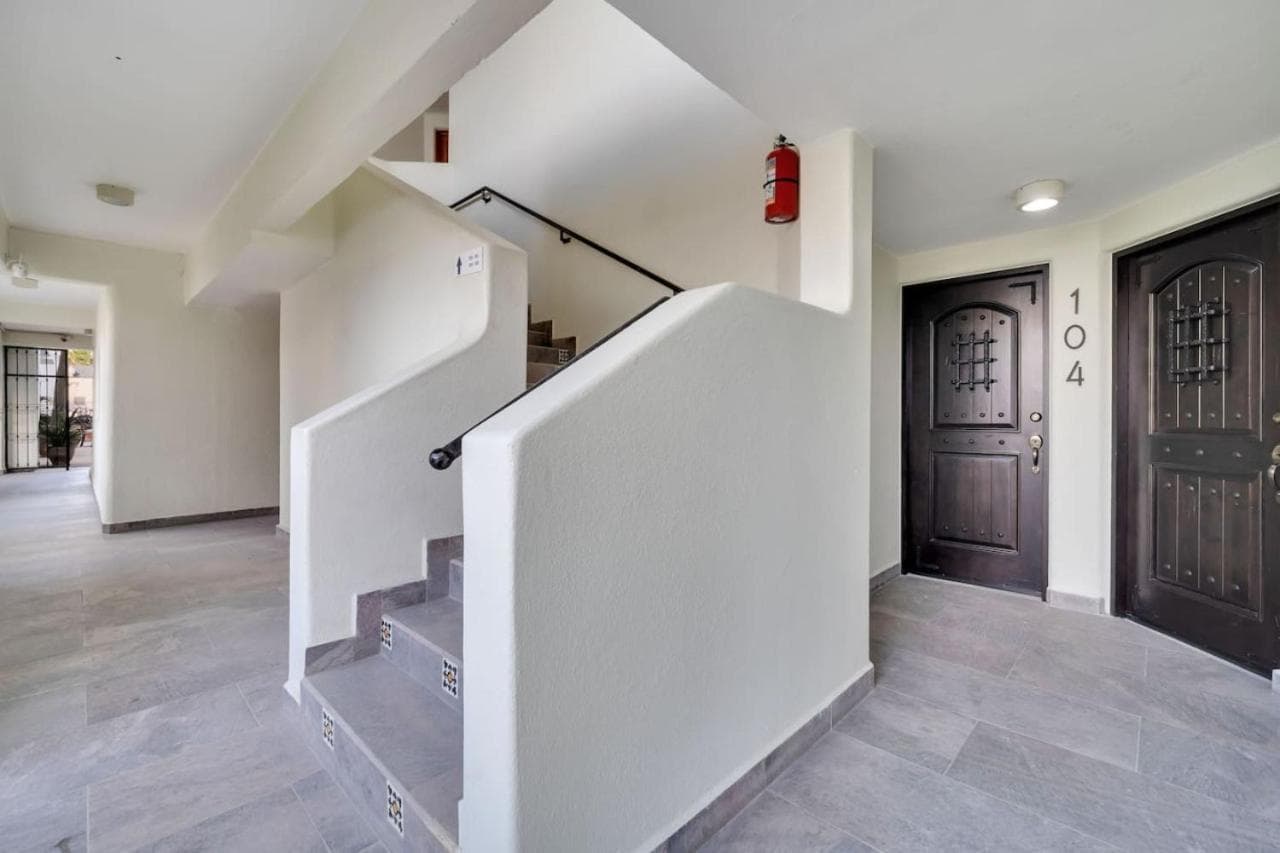Completely Remodeled 2BD-2BA Plaza Bonita — 12
