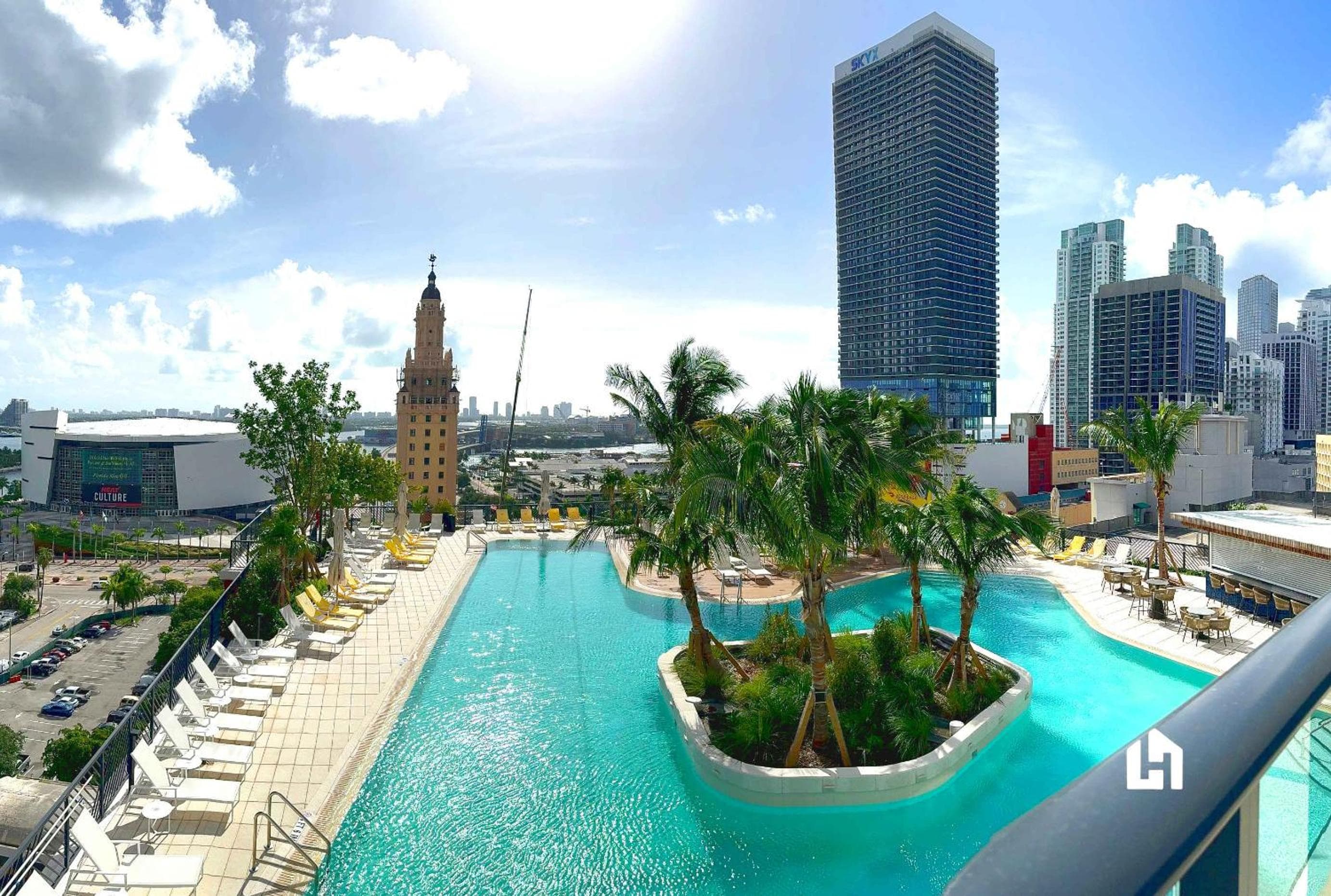 Stylish Apartments with Partial Ocean Views in Downtown! — 9