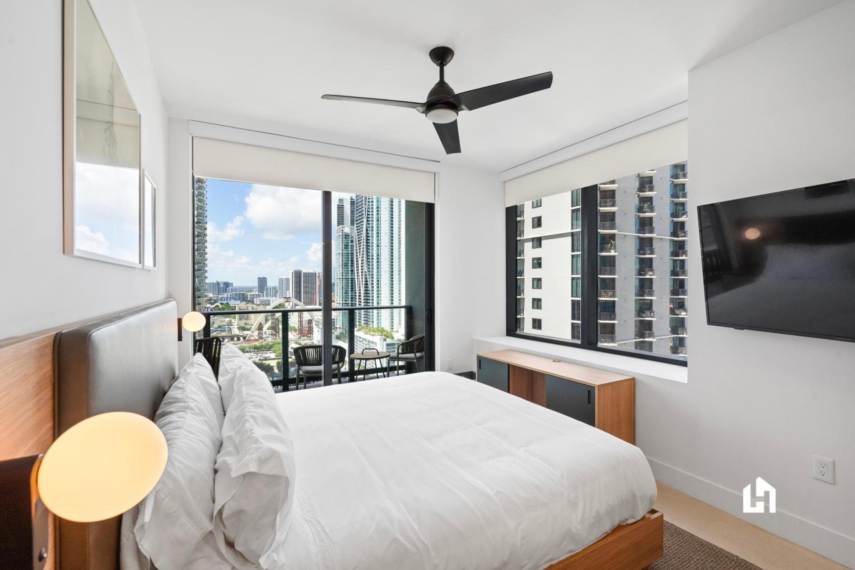 Stylish Apartments with Partial Ocean Views in Downtown! — 16