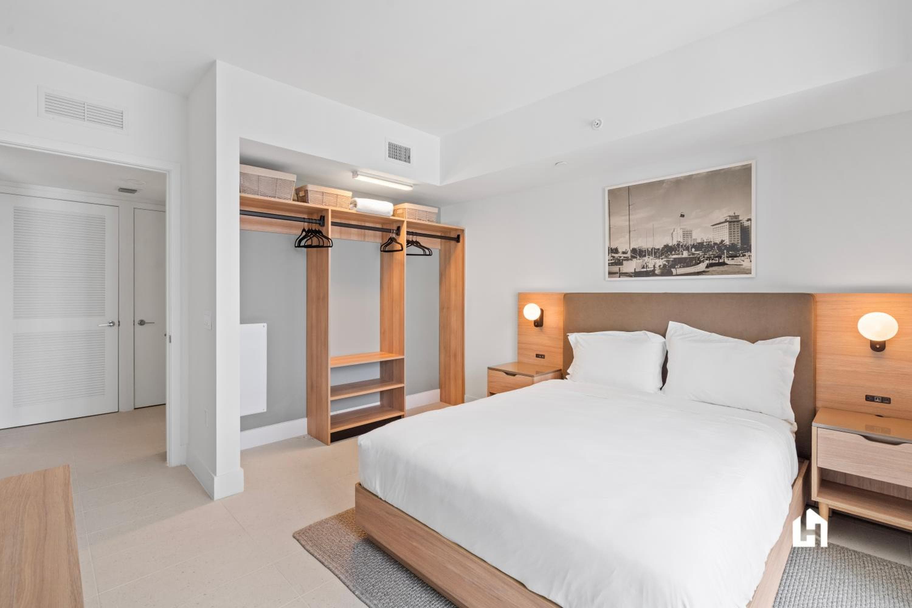 Stylish Apartments with Partial Ocean Views in Downtown! — 18