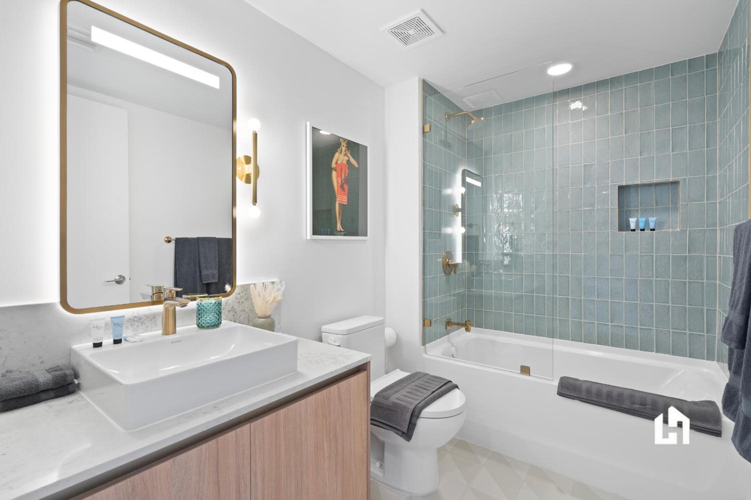Stylish Apartments with Partial Ocean Views in Downtown! — 27
