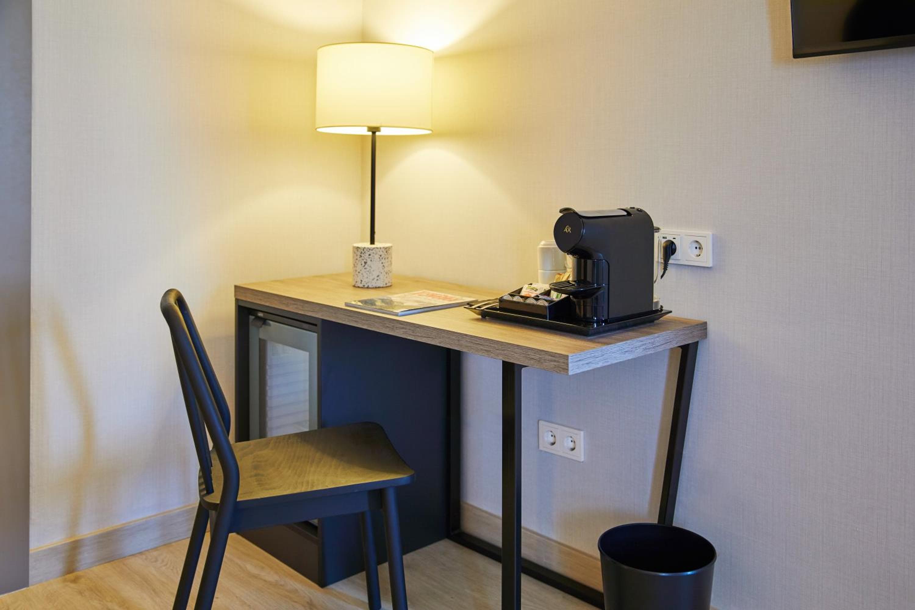 Hesperia Sevilla — 10