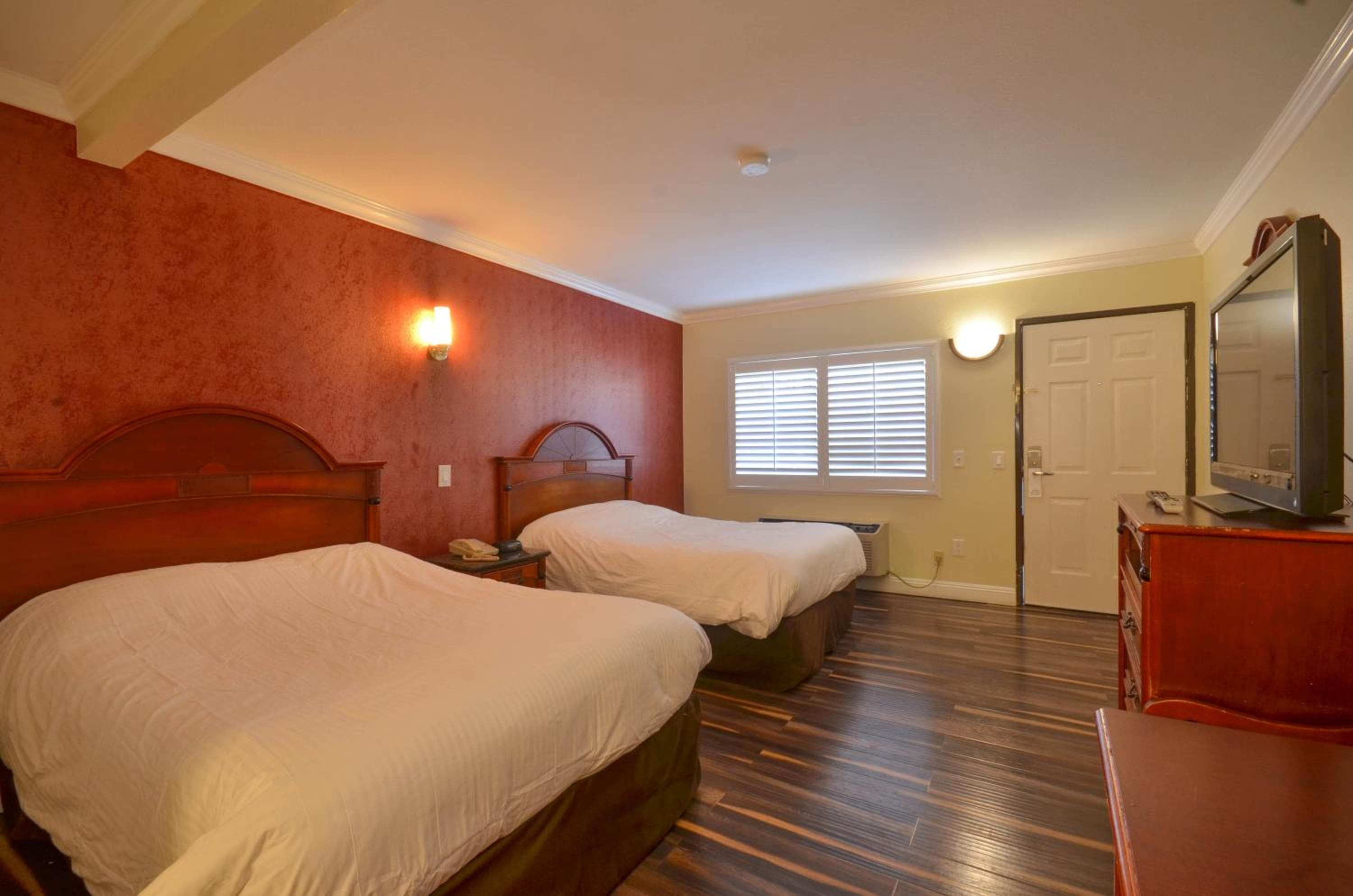 Hollywood City Inn — 4