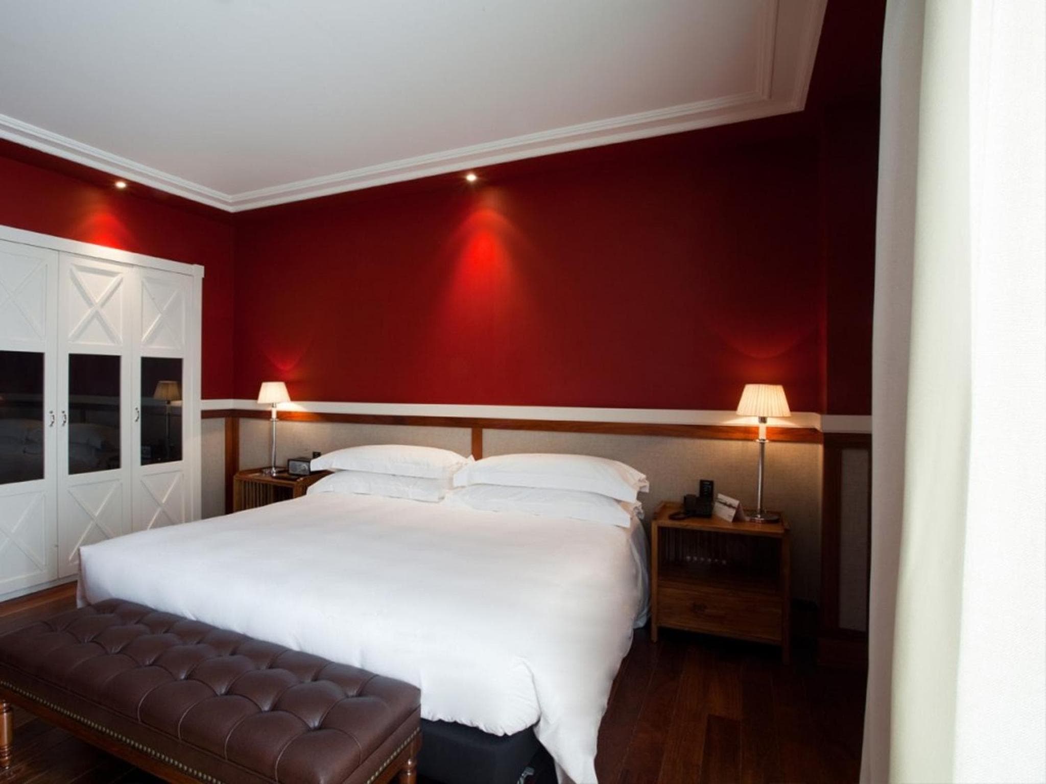 Hotel 1898 — 30