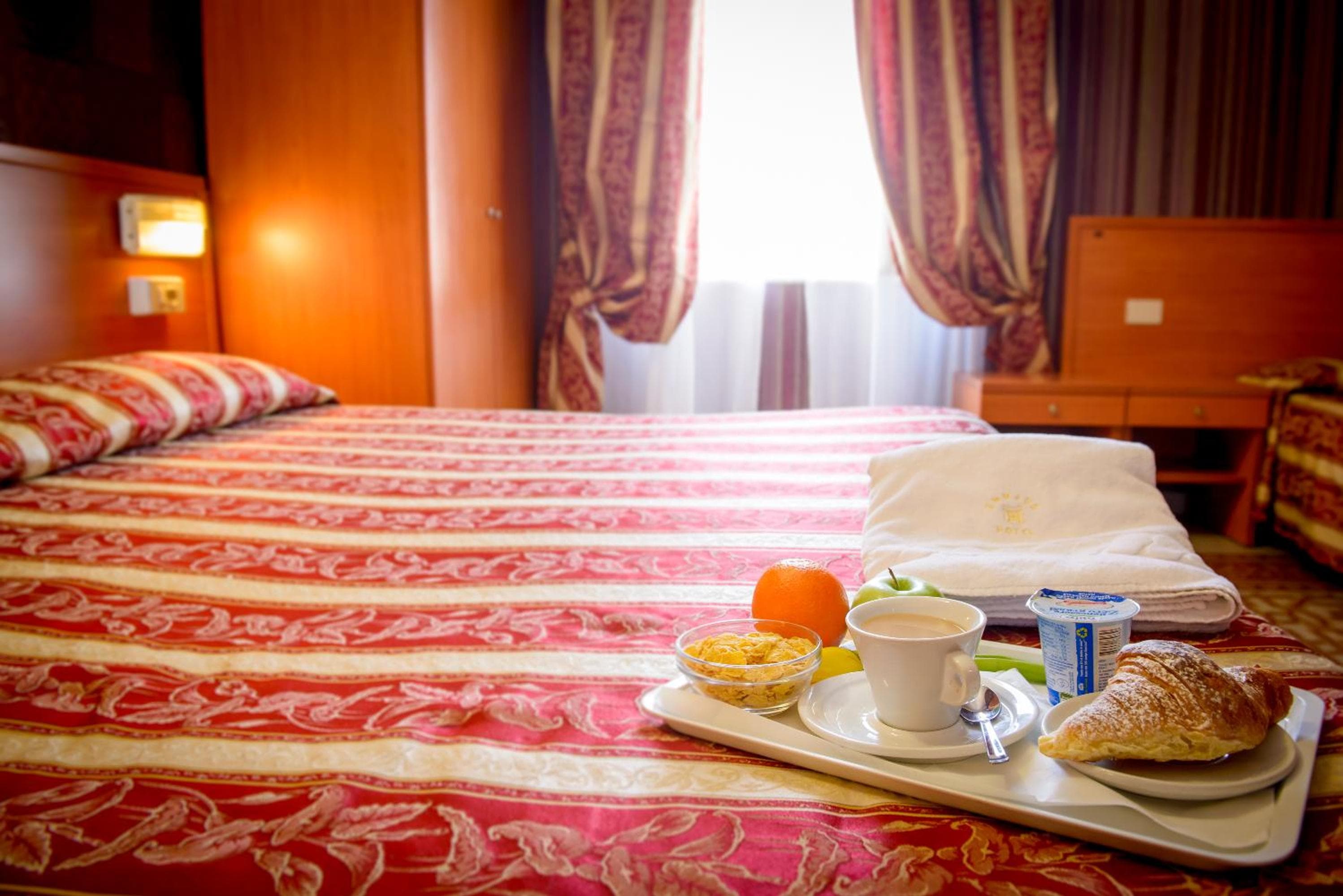 Hotel Emmaus — 15