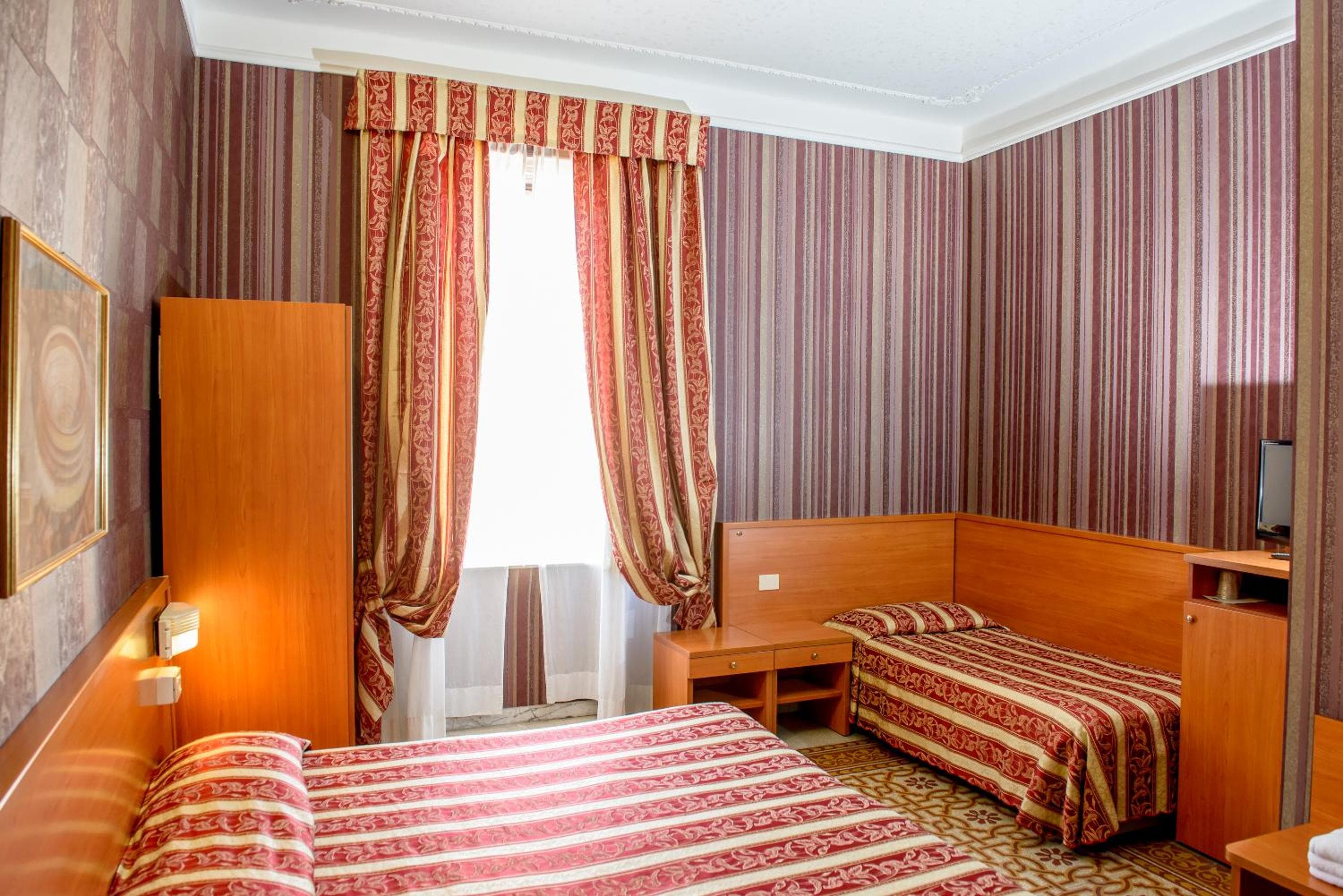 Hotel Emmaus — 16