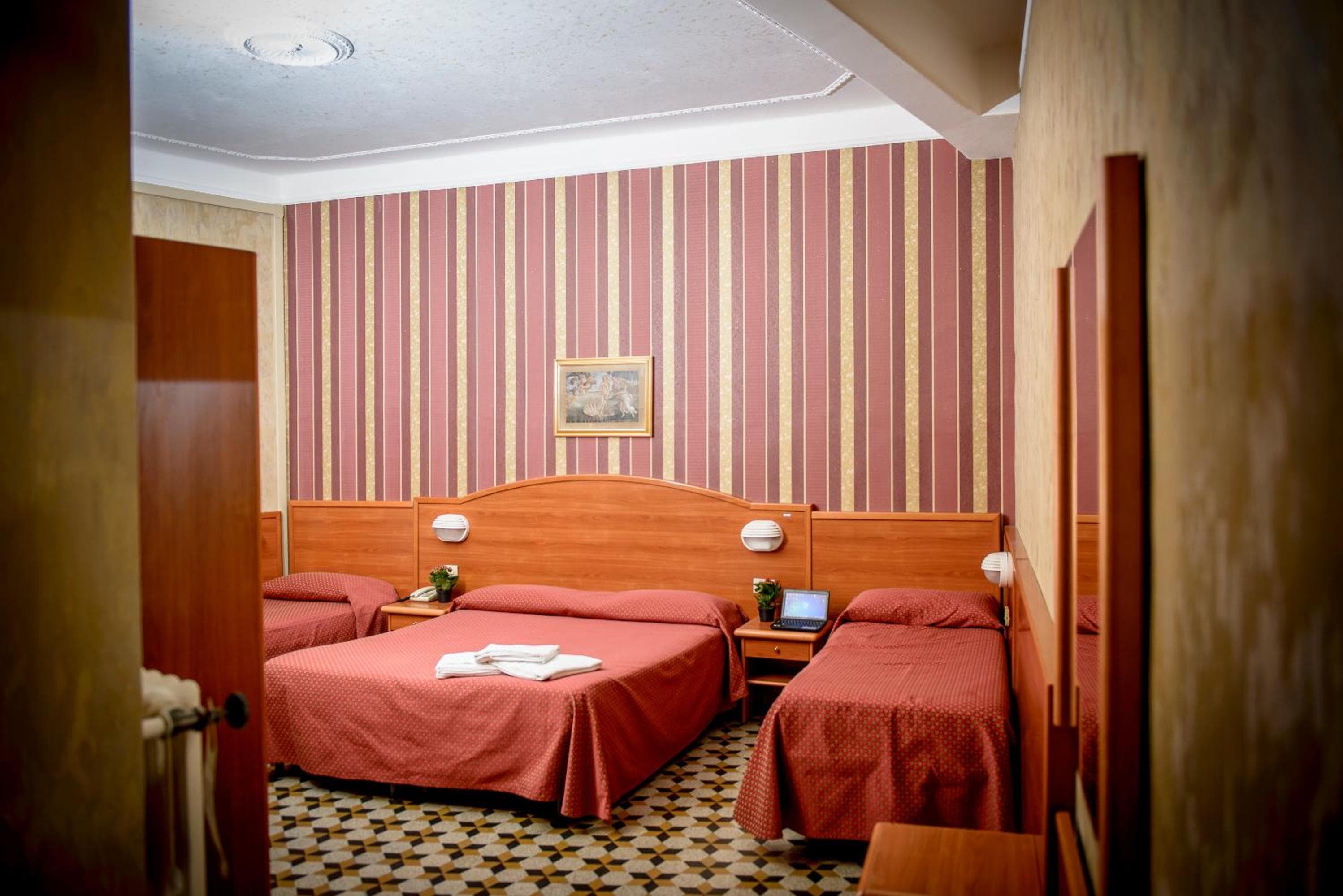 Hotel Emmaus — 28
