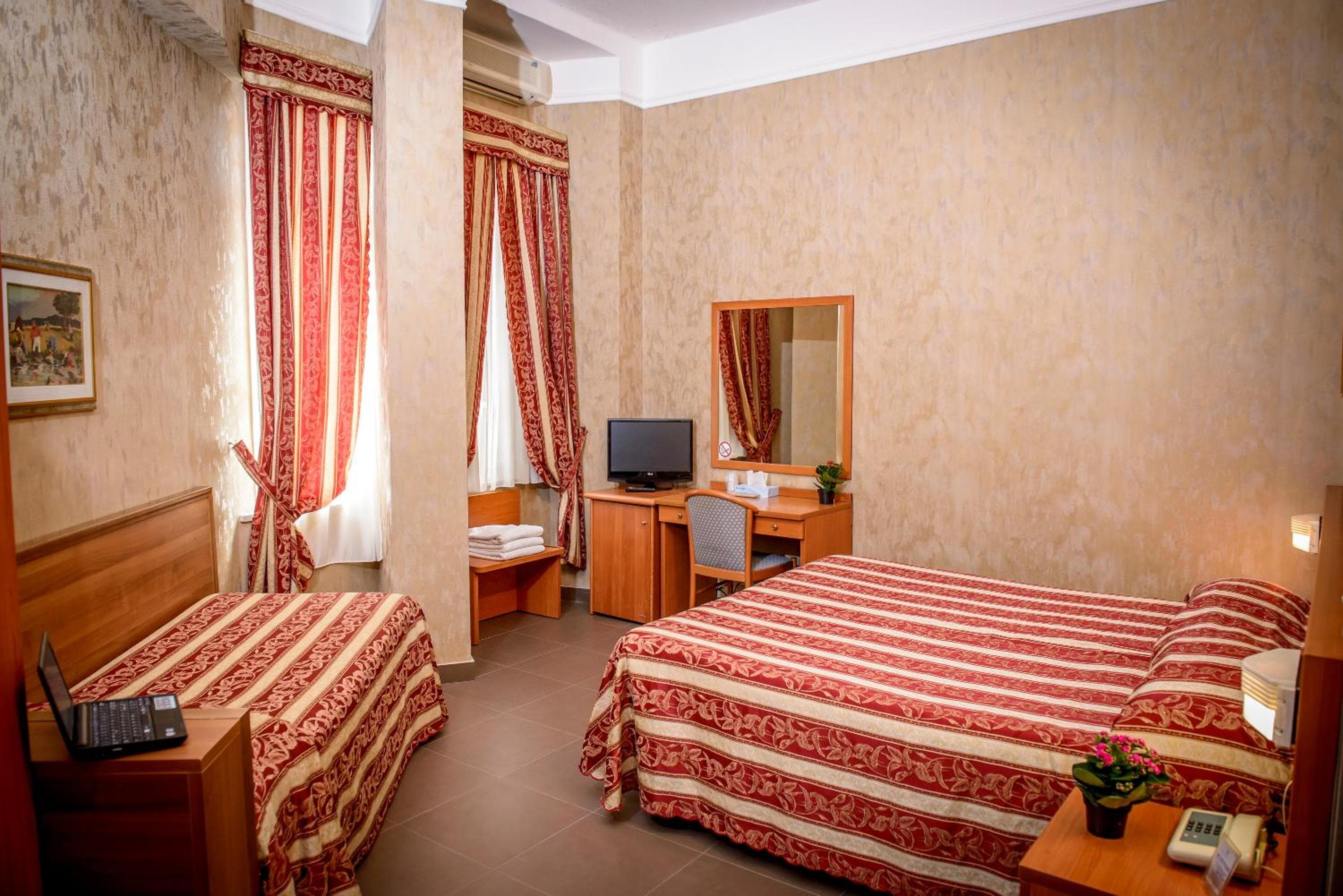 Hotel Emmaus — 13