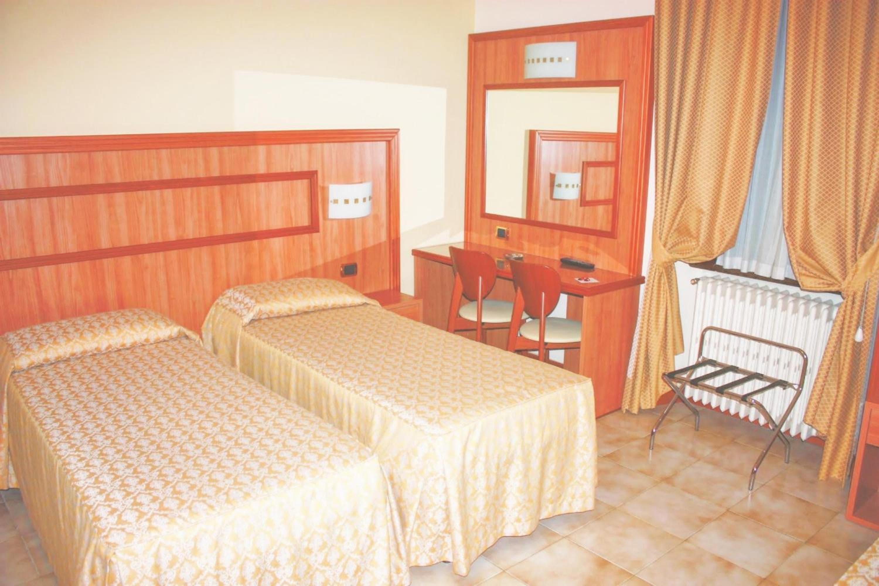 Pequeño hotel — 16