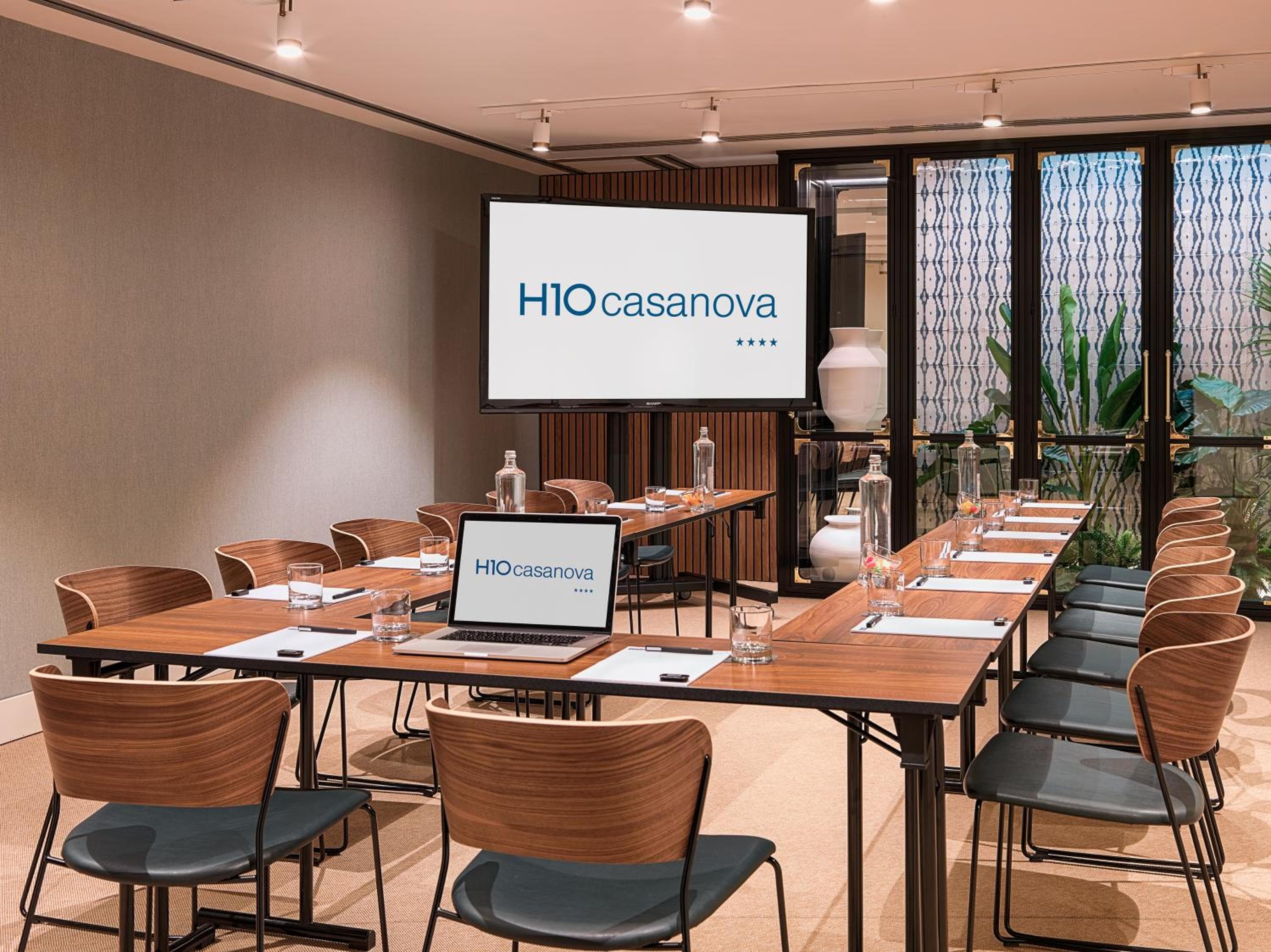 H10 Casanova — 23