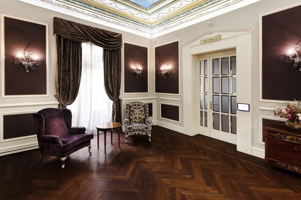 Catalonia Las Cortes Hotel — 2