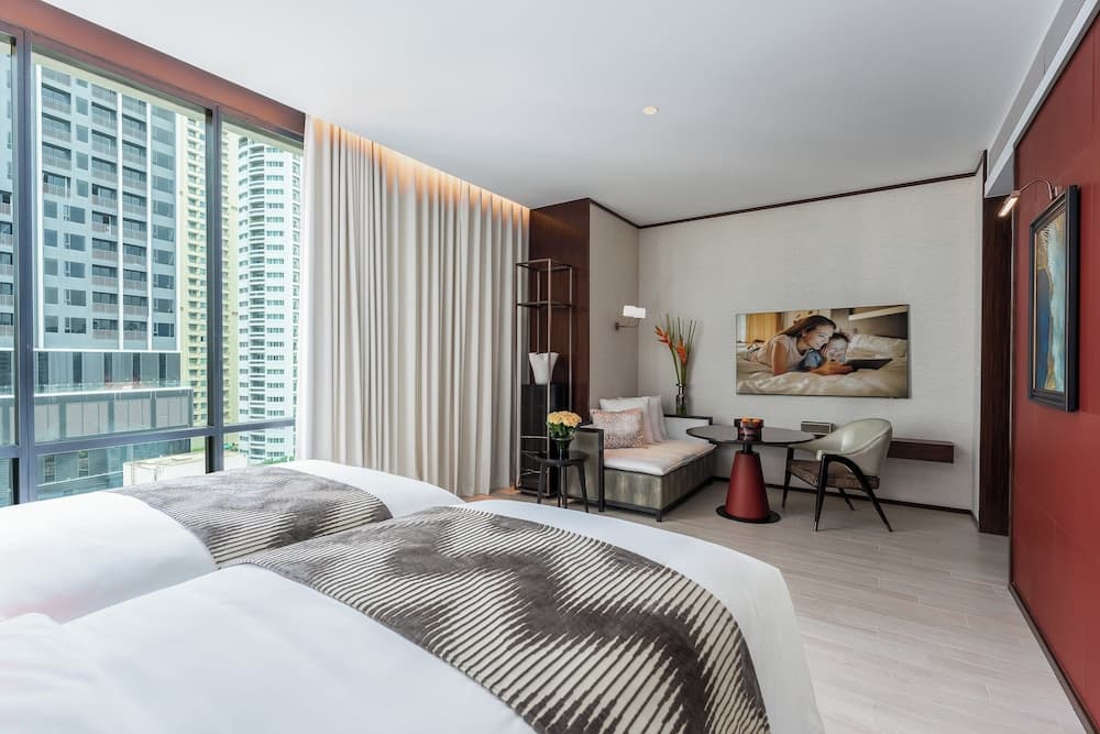 SILQ Hotel And Residence — 18