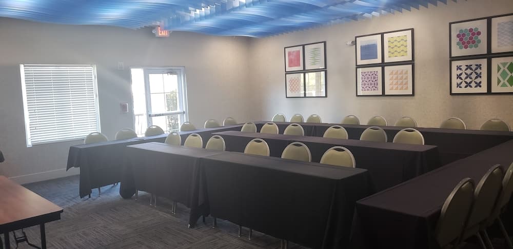 Holiday Inn Express Tampa N I-75 - University Area by IHG — 18