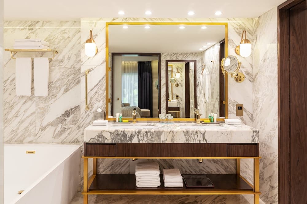 Le Meridien Dubai Hotel & Conference Centre — 5