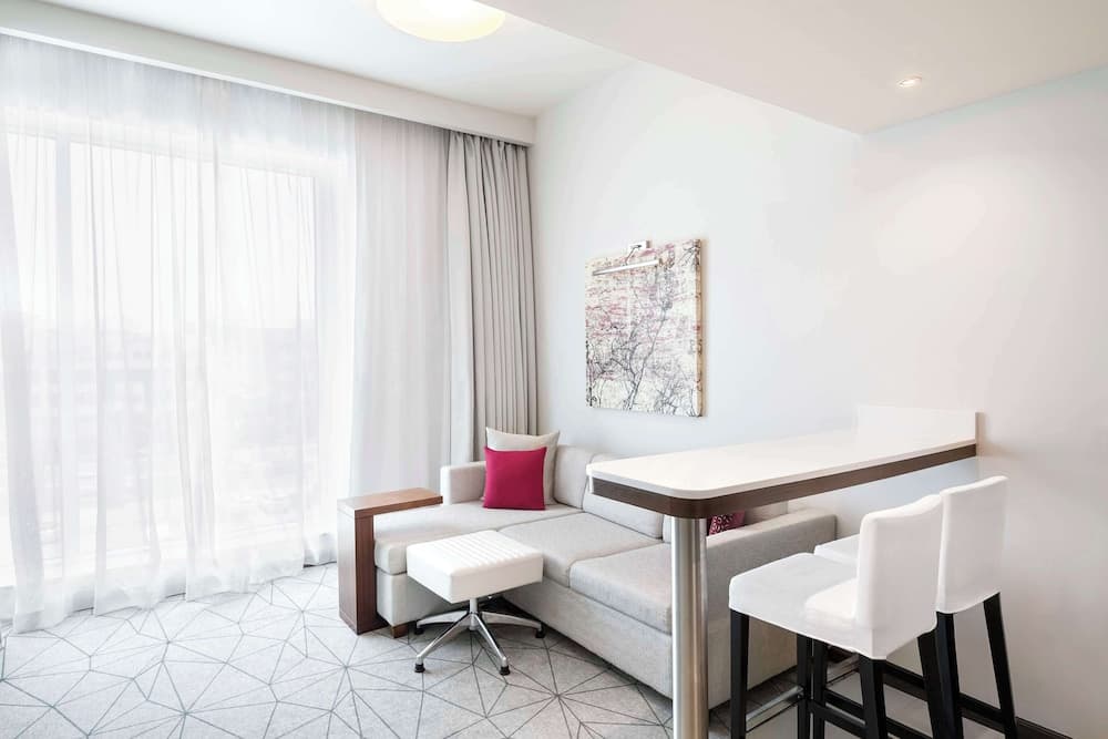 Hyatt Place Dubai Al Rigga — 2