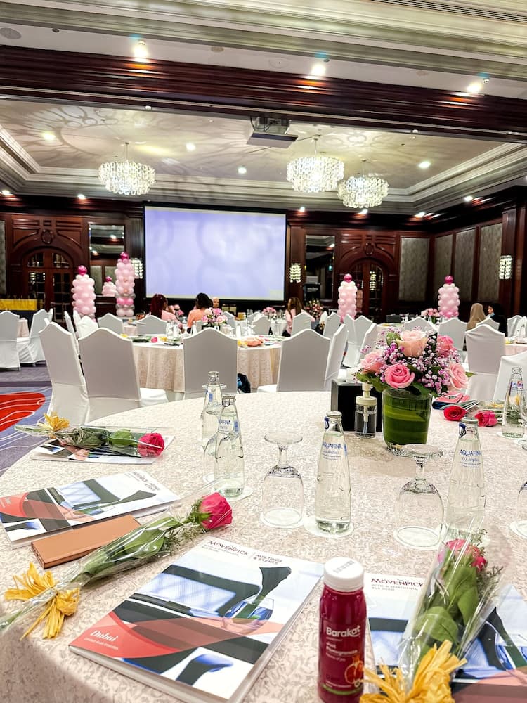Mövenpick Hotel & Apartments Bur Dubai — 10
