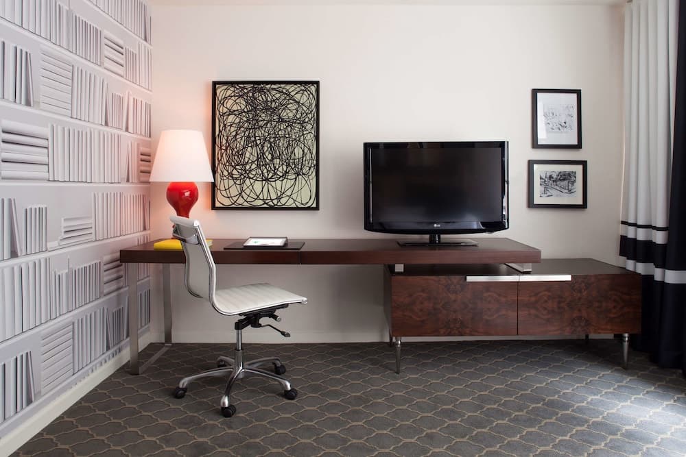 The Fifty Hotel Sonesta New York — 17