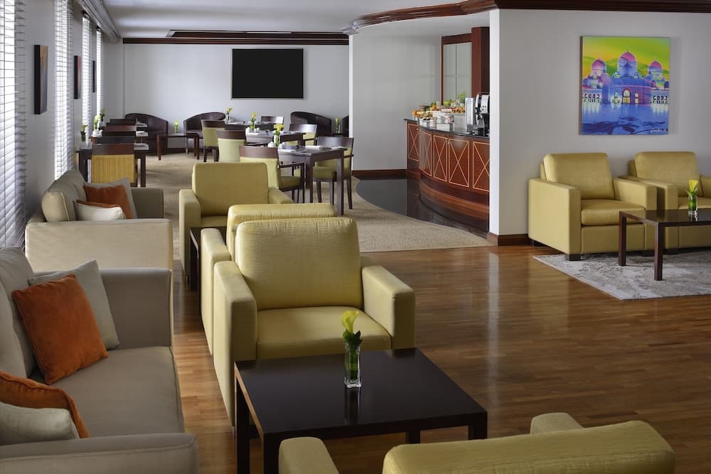 Mövenpick Hotel & Apartments Bur Dubai — 27