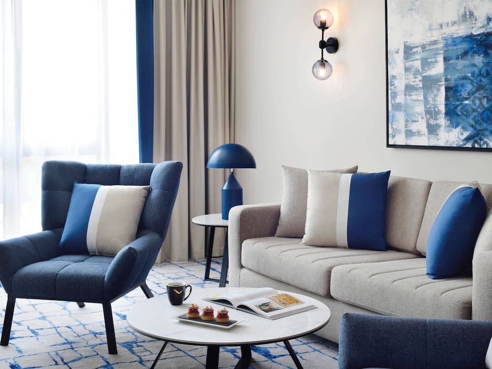 Mövenpick Hotel & Apartments Bur Dubai — 14