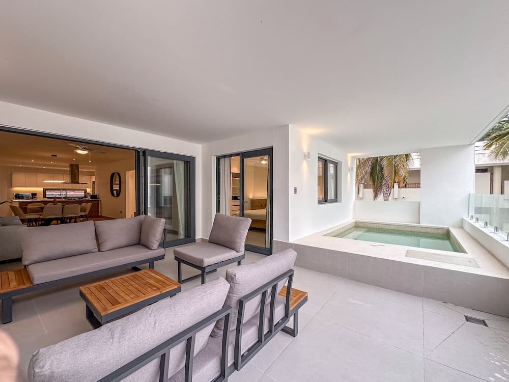 Incredibly Beautiful Condo Just Steps to the Beach — 24