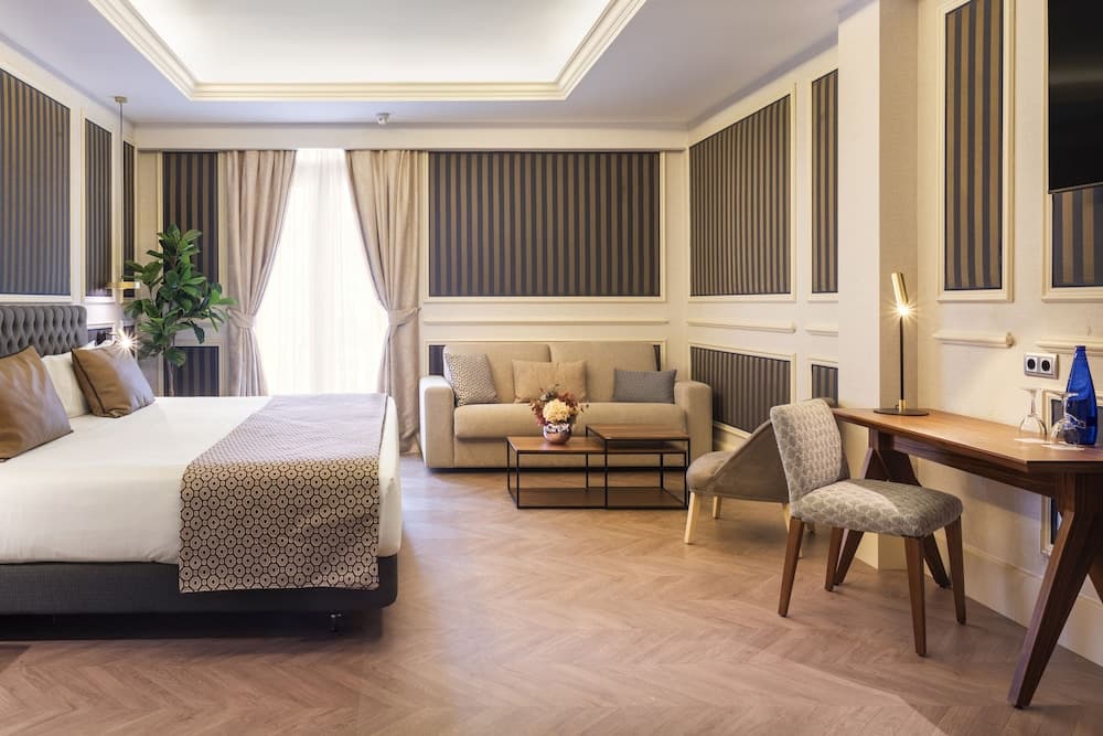 Catalonia Las Cortes Hotel — 24