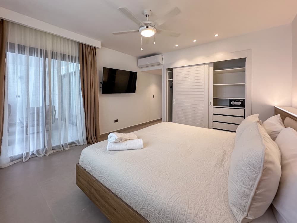 Incredibly Beautiful Condo Just Steps to the Beach — 21