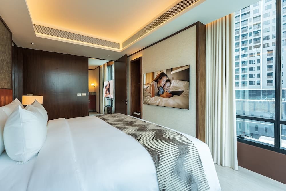 SILQ Hotel And Residence — 25