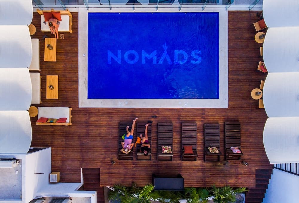 Nomaden Hotel, Hostel & Dachpool — 1