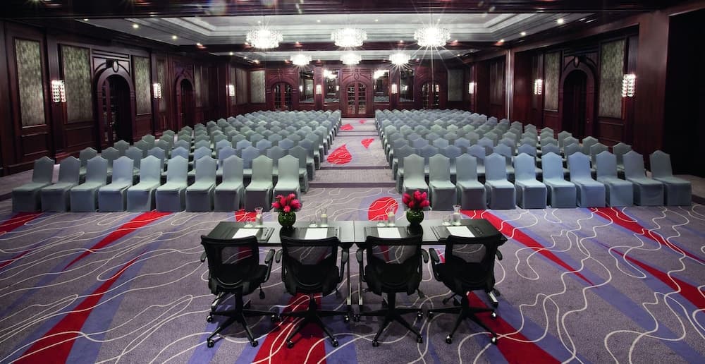 Mövenpick Hotel & Apartments Bur Dubai — 19