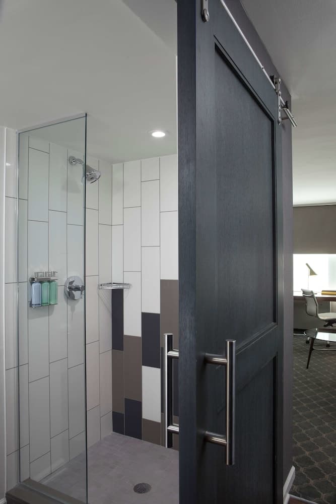 The Fifty Hotel Sonesta New York — 28