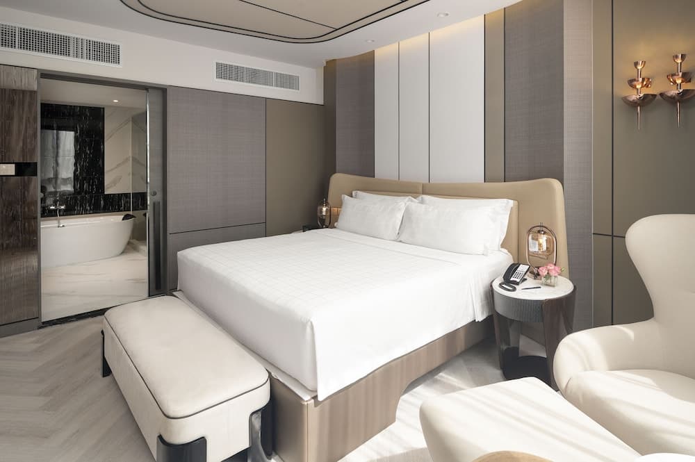 Pathumwan Princess Hotel — 16