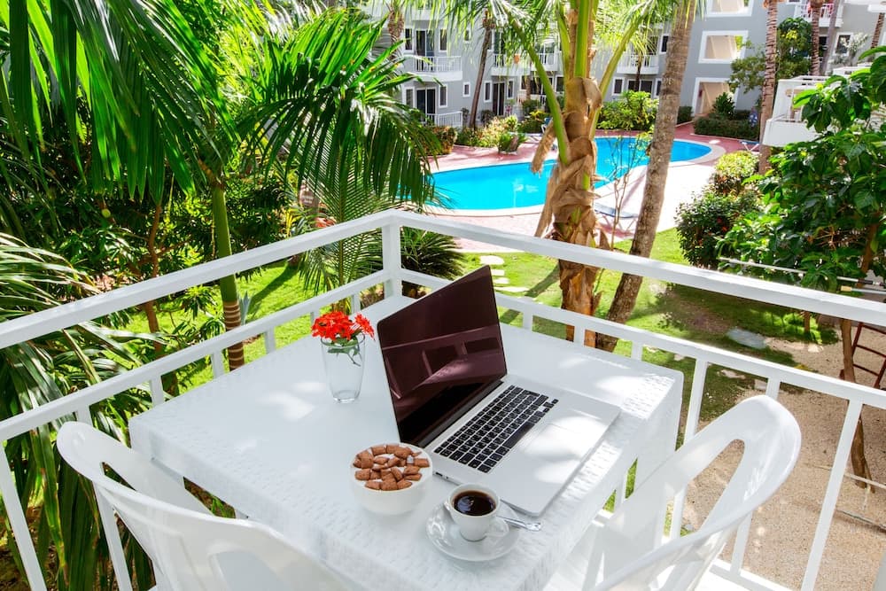 Hotel Tropicana Suiten Deluxe Beach Club & Pool — 18