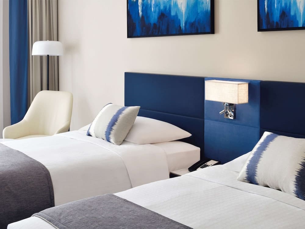 Mövenpick Hotel & Apartments Bur Dubai — 16