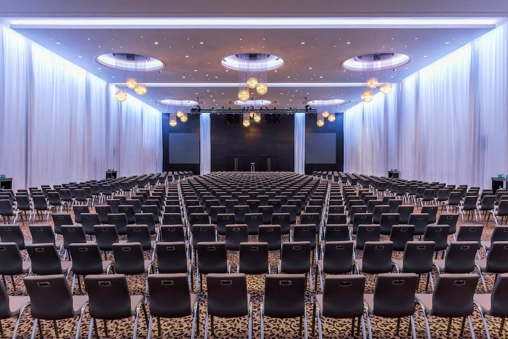Le Meridien Dubai Hotel & Conference Centre — 23