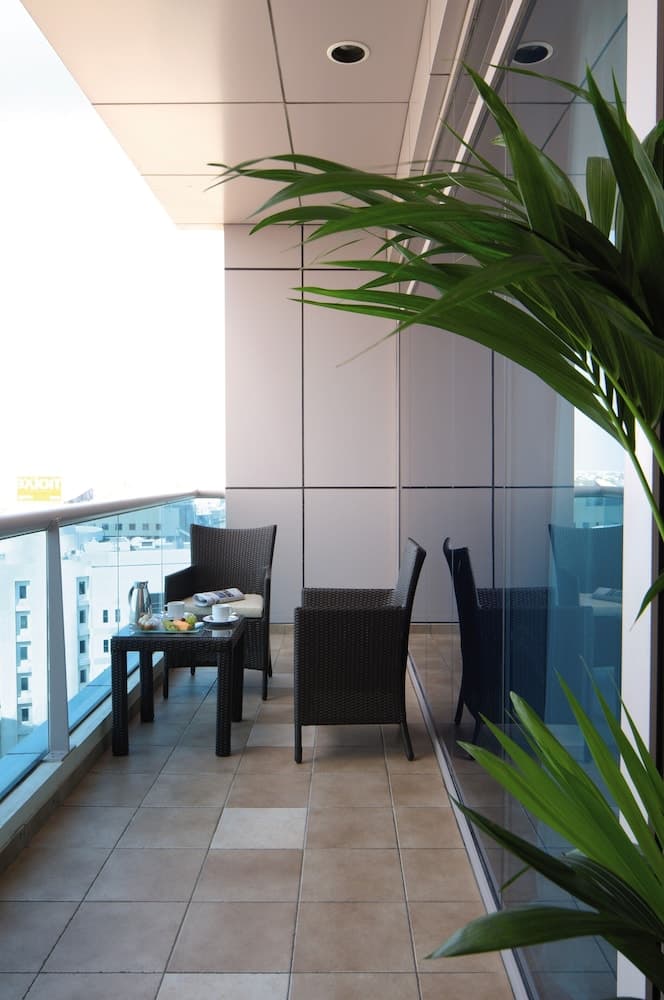Mövenpick Hotel & Apartments Bur Dubai — 8
