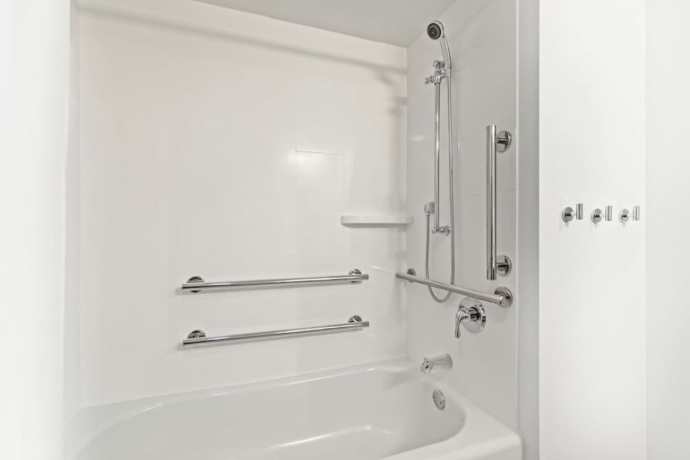 Hampton Inn & Suites Orlando Intl Dr N — 10