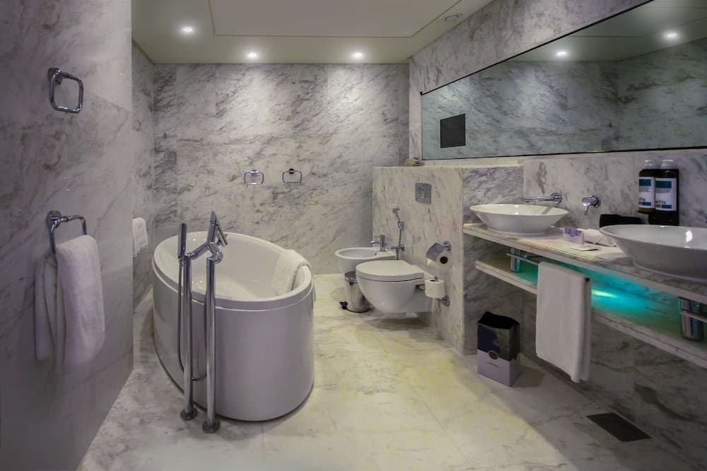Media One Hotel Dubai — 23
