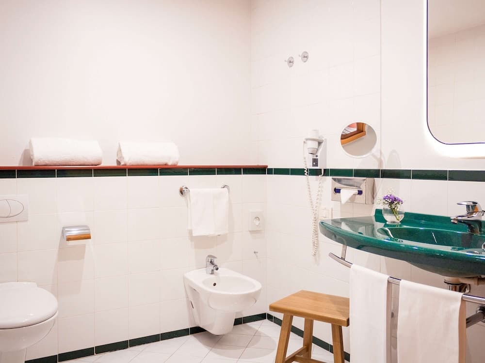Mercure Roma Corso Trieste — 23