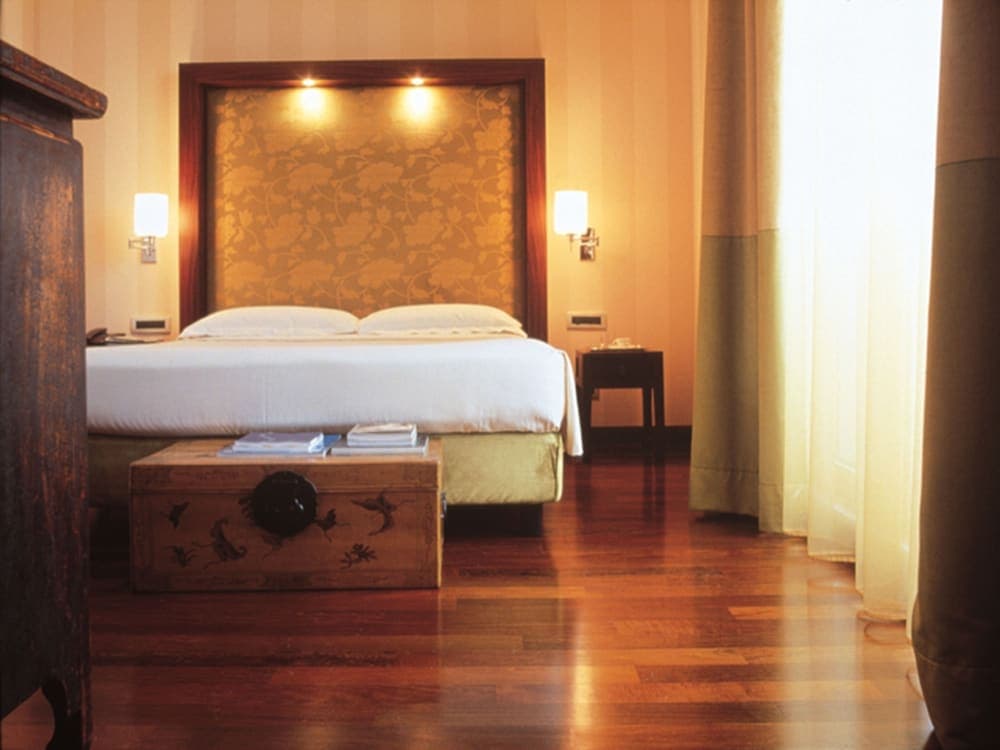 Hotel Enterprise — 6