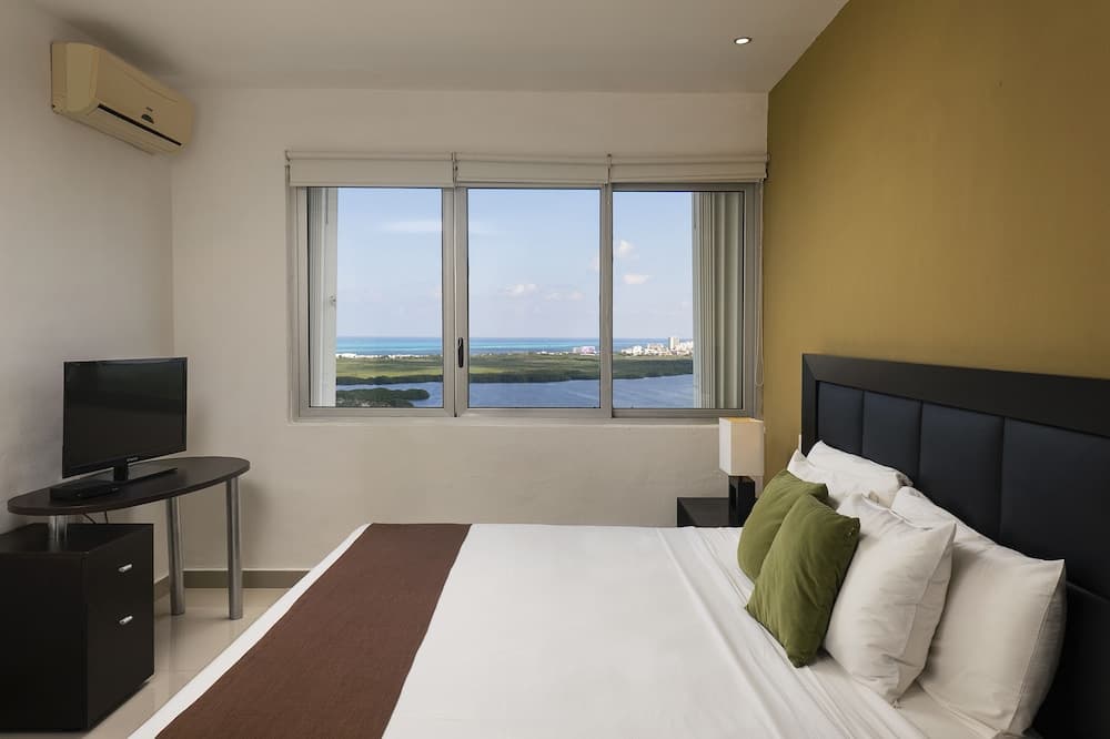 Suites Malecon Cancun — 28